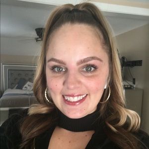 Meet your Posher, Alicia